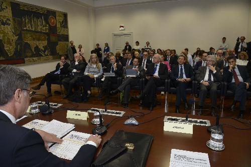 Francesco Peroni (Assessore regionale Finanze, Patrimonio, Coordinamento e Programmazione Politiche economiche e comunitarie) al convegno "Le società a partecipazione pubblica tra obblighi di trasparenza ed esigenze di razionalizzazione della spesa" - Trieste 18/09/2017